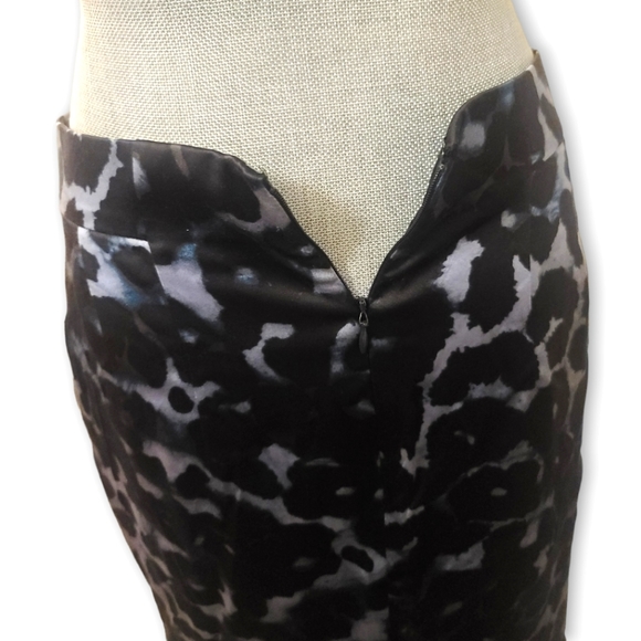 Ann Taylor Silk Animal Pattern Printed Pencil Skirt Size 4 Women - Picture 4 of 10